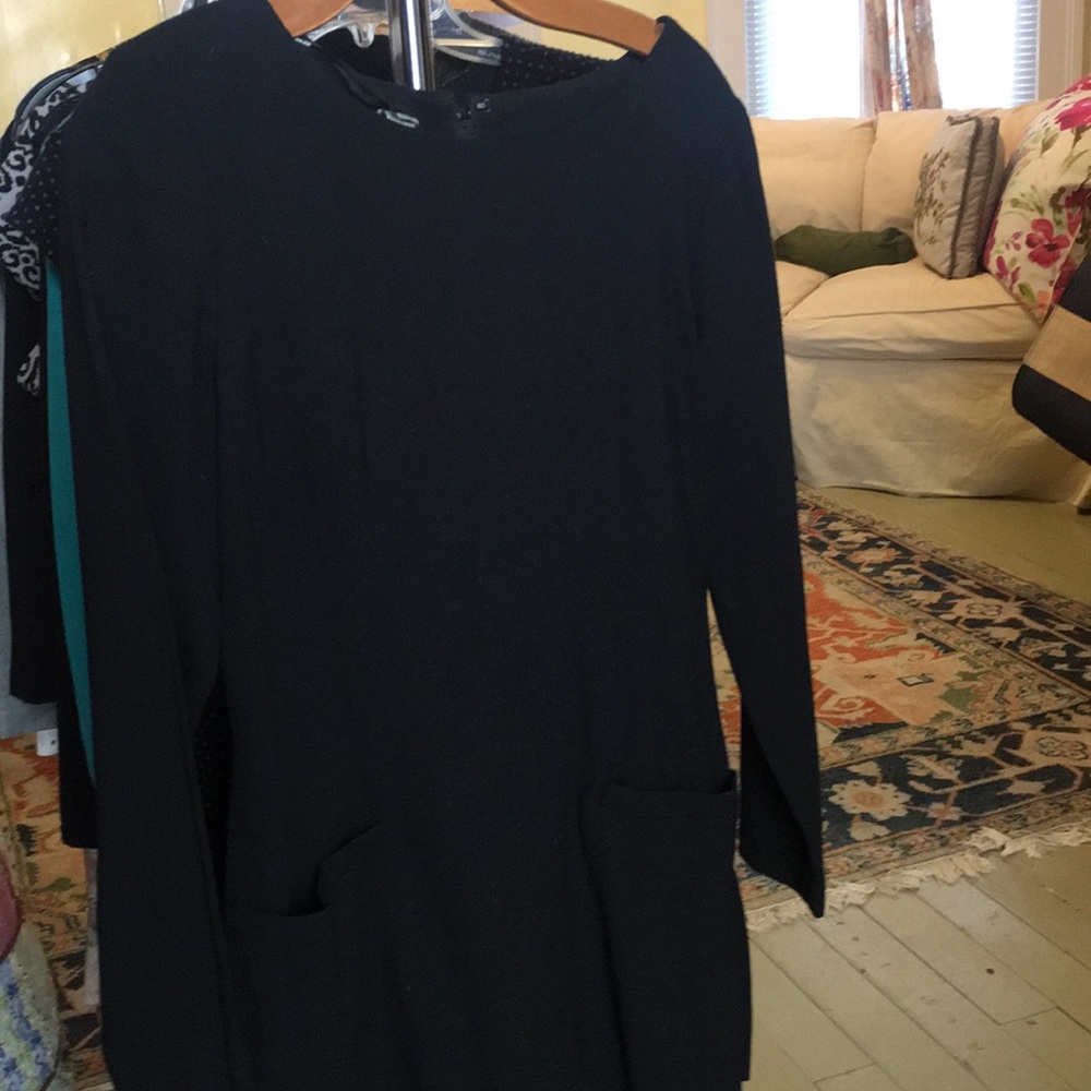 100% wool dress w pockets in front